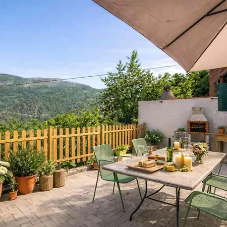 El Carbayu, Jacuzzi Y Vistas Séjour à la campagne *