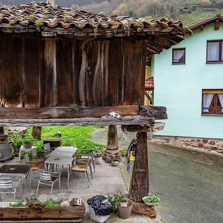 El Carbayu, Jacuzzi Y Vistas Séjour à la campagne *